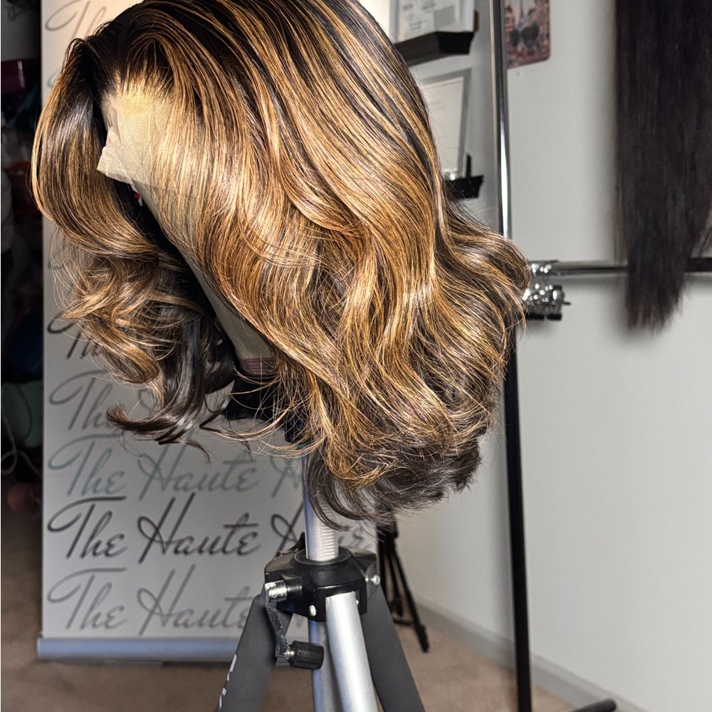 Luxurious Wavy Wig with Brown and Blonde Highlights
